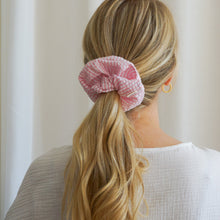 Lade das Bild in den Galerie-Viewer, Scrunchie - Streifen rosa