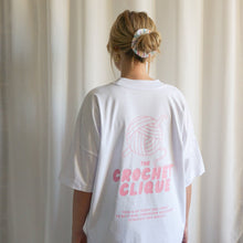 Lade das Bild in den Galerie-Viewer, T-SHIRT | The Crochet Clique