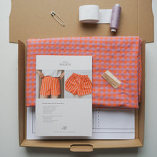 Lade das Bild in den Galerie-Viewer, Nähbox - Shorts