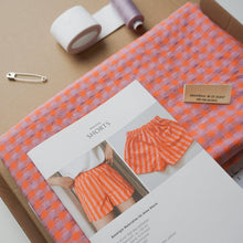 Lade das Bild in den Galerie-Viewer, Nähbox - Shorts