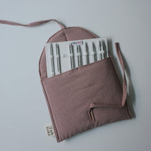 Lade das Bild in den Galerie-Viewer, Stricknadeltasche