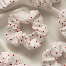 Lade das Bild in den Galerie-Viewer, Scrunchie - Herzchen