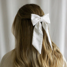 Lade das Bild in den Galerie-Viewer, Haarschleife - Leinen weiß