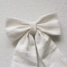 Lade das Bild in den Galerie-Viewer, Haarschleife - Leinen weiß
