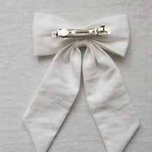 Lade das Bild in den Galerie-Viewer, Haarschleife - Leinen weiß