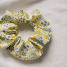 Lade das Bild in den Galerie-Viewer, Scrunchie - Zitrone