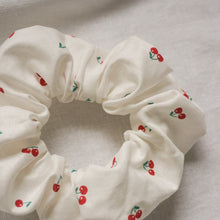 Lade das Bild in den Galerie-Viewer, Scrunchie - Cherry