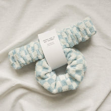 Lade das Bild in den Galerie-Viewer, Frottee Haarband & Scrunchies - hellblau kariert