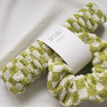 Lade das Bild in den Galerie-Viewer, Frottee Haarband & Scrunchies - grün kariert