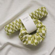 Lade das Bild in den Galerie-Viewer, Frottee Haarband & Scrunchies - grün kariert