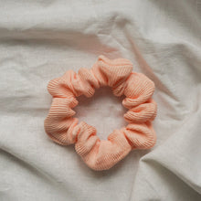 Lade das Bild in den Galerie-Viewer, Scrunchie - peachy