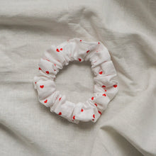 Lade das Bild in den Galerie-Viewer, Scrunchie - Herzchen