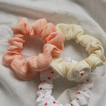 Lade das Bild in den Galerie-Viewer, Scrunchie - peachy