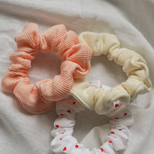 Lade das Bild in den Galerie-Viewer, Scrunchie - Herzchen