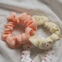 Lade das Bild in den Galerie-Viewer, Scrunchie - Sweat off white