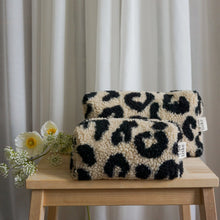 Lade das Bild in den Galerie-Viewer, Kosmetiktasche Teddy BIG, Leo