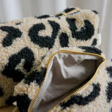 Lade das Bild in den Galerie-Viewer, Kosmetiktasche Teddy BIG, Leo