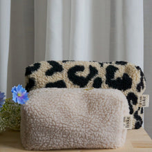 Lade das Bild in den Galerie-Viewer, Kosmetiktasche Teddy BIG, Leo