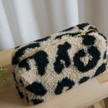Lade das Bild in den Galerie-Viewer, Kosmetiktasche Teddy BIG, Leo