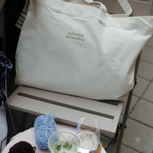 Lade das Bild in den Galerie-Viewer, Shopper | Unraveling
