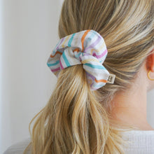 Lade das Bild in den Galerie-Viewer, Scrunchie - Pastellstreifen
