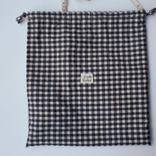 Lade das Bild in den Galerie-Viewer, Strickprojektbeutel | schwarz-ecru kariert

