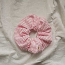 Lade das Bild in den Galerie-Viewer, Scrunchie - Streifen rosa
