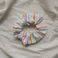 Lade das Bild in den Galerie-Viewer, Scrunchie - Pastellstreifen
